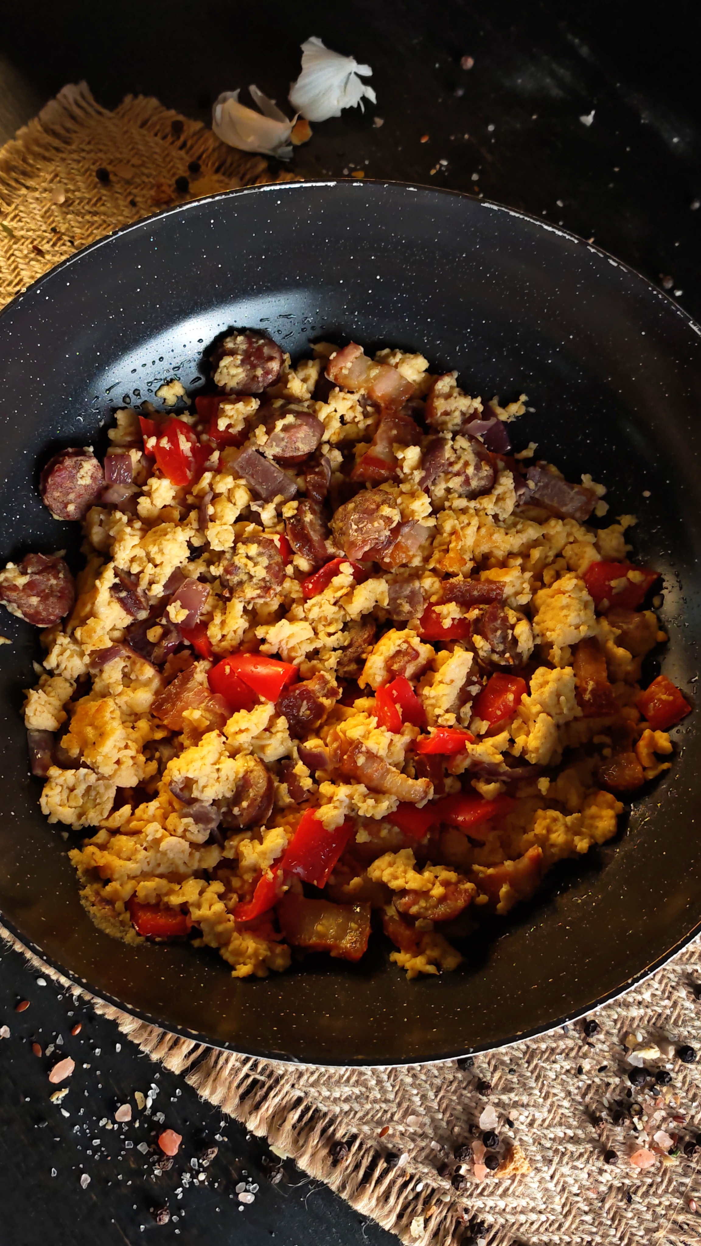 Omletă țărănească - Rețeta savuroasă și rapidă