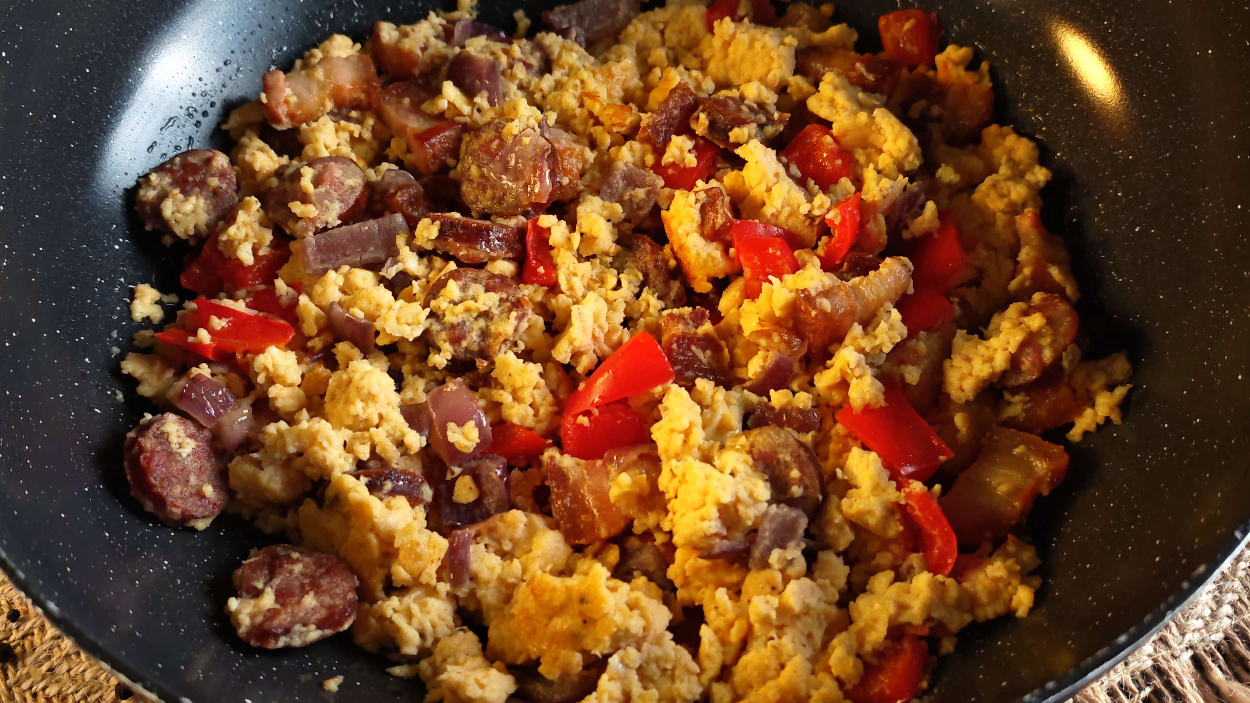 Omletă țărănească - Rețeta savuroasă și rapidă
