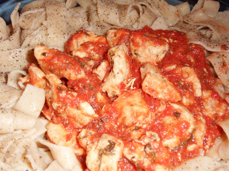 Tagliatelle al pollo e pomodoro