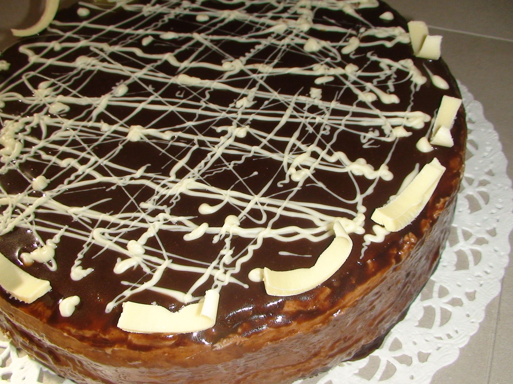 Tort cu crema ganache si visine