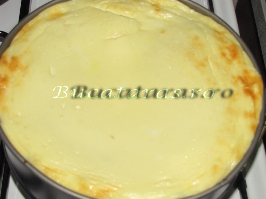 Cheesecake cu sos de capsuni