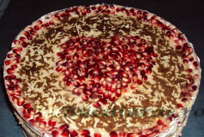 Tort cu mousse de zmeura si ciocolata