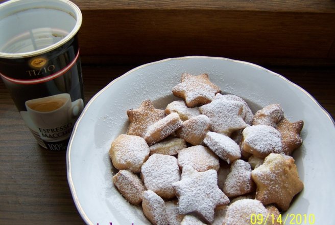 Biscuiti pentru cafea cu coaja de portocale