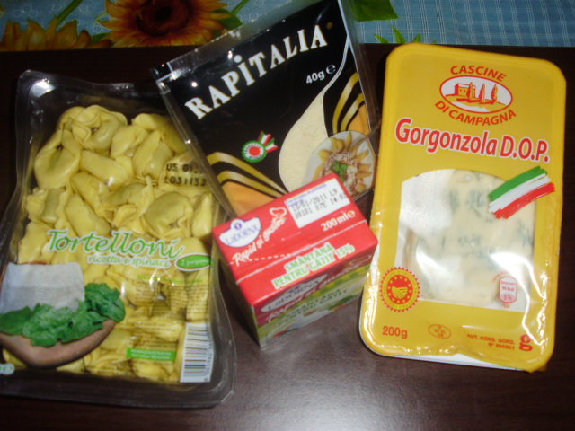 Tortellini cu sos de smantana si gorgonzola