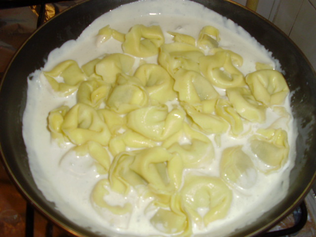 Tortellini cu sos de smantana si gorgonzola