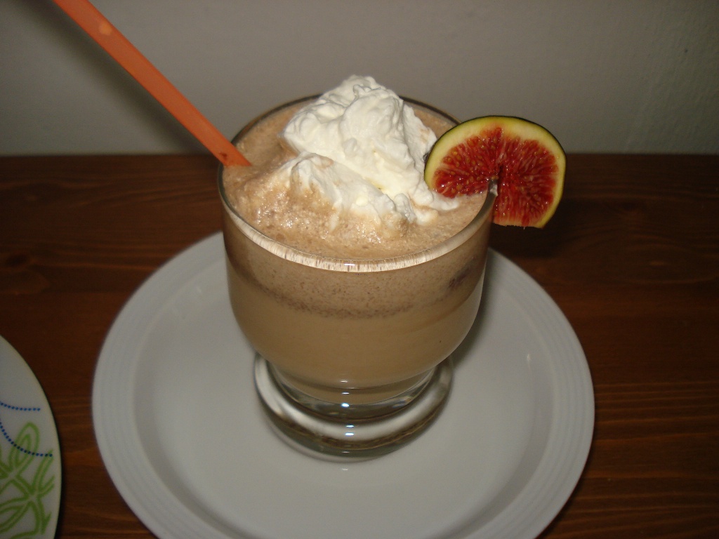 COCKTAIL DE CAFEA CALDUT