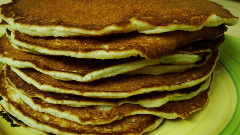 Pancakes cu sos de vanilie