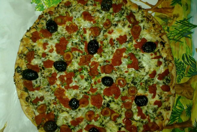 Pizza cu ton si alge de mare