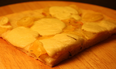 Pizza patate e formaggio