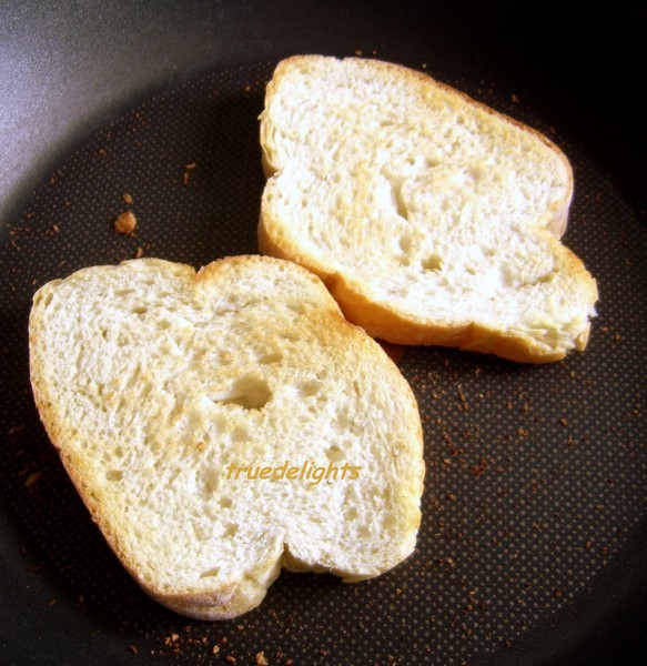 Tartine cu branza si crema de fasole