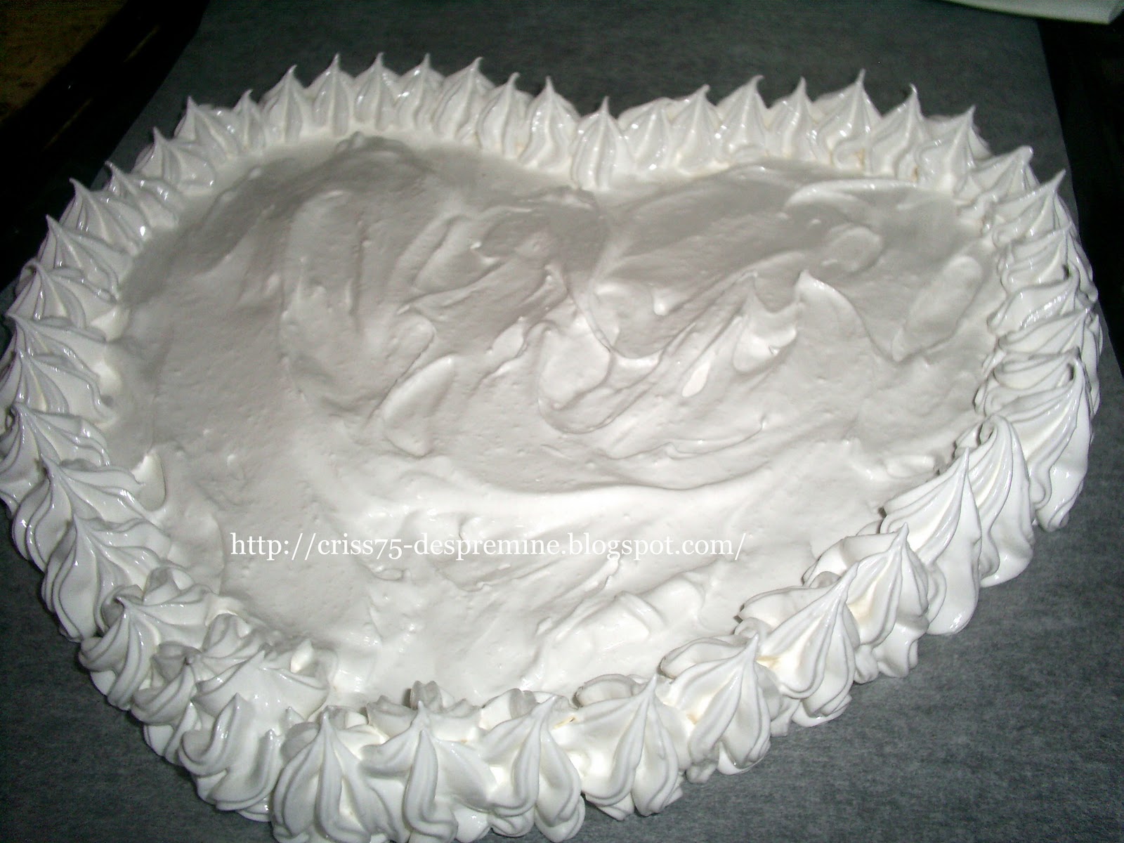 Tort cu blat de bezea (Pavlova)