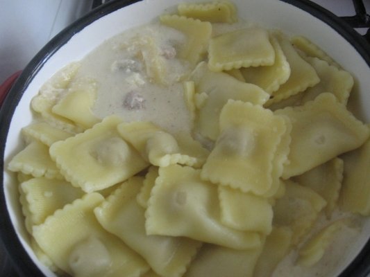 Tortellini cu sos de iaurt si sunca