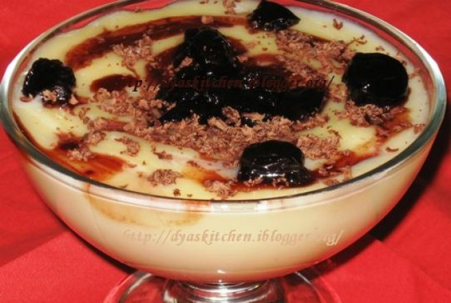 Budinca de vanilie cu dulceata de visine