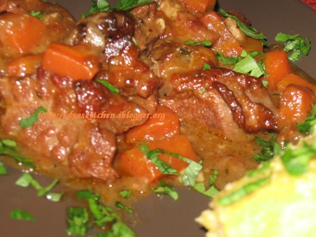 Carne de vita in sos de bere bruna