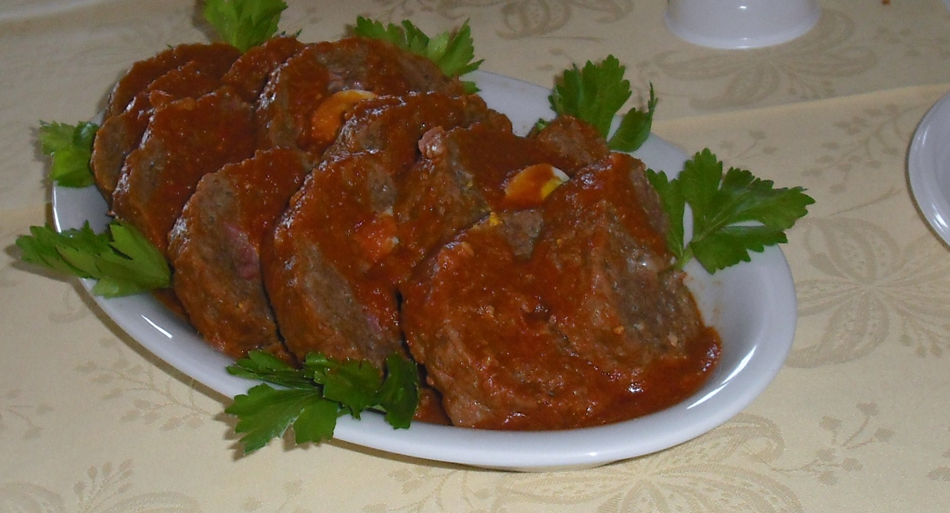 Rulada de carne in sos de rosii