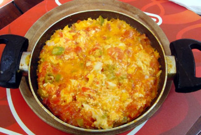 Oua cu legume la tigaie(Menemen)