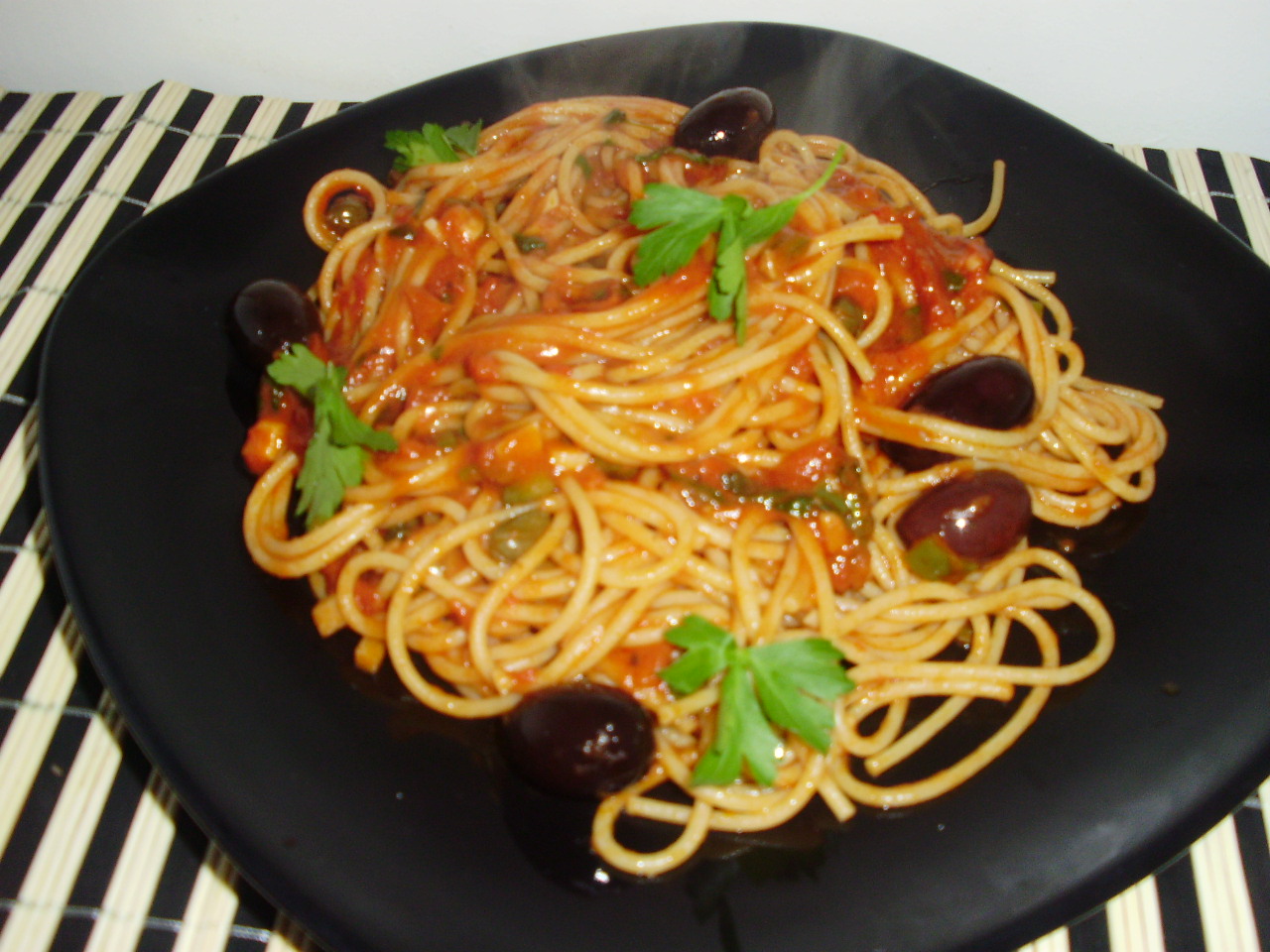 Spaghetti integrale alla puttanesca