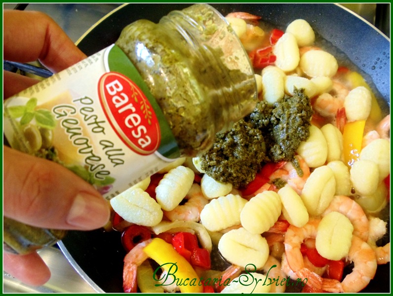 Gnocchi cu pesto si creveti