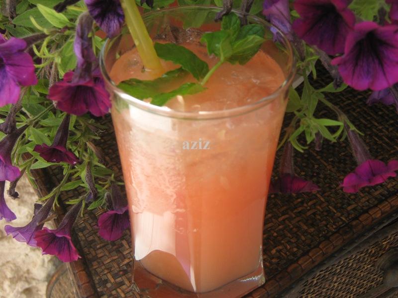 Red grapefruit mint cooler