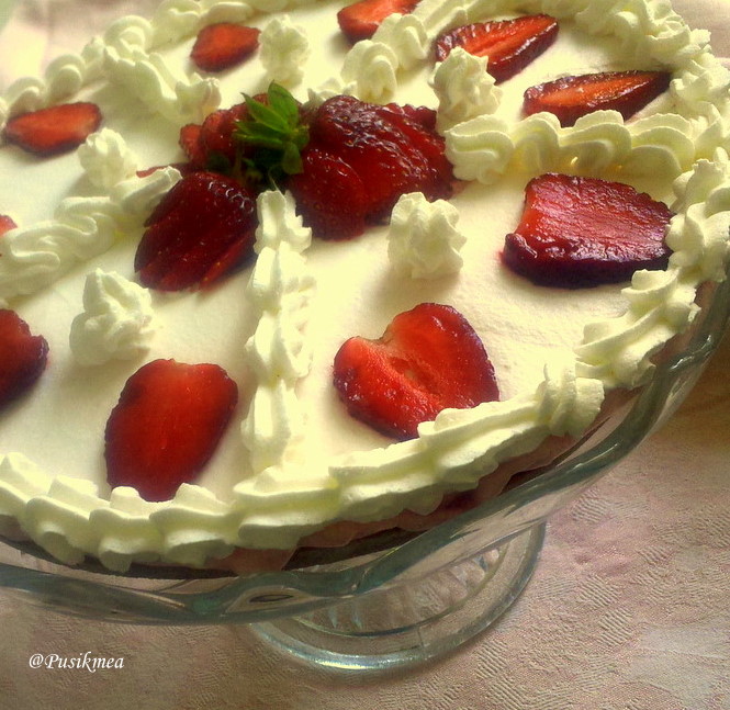 Tarta delicioasa cu capsuni