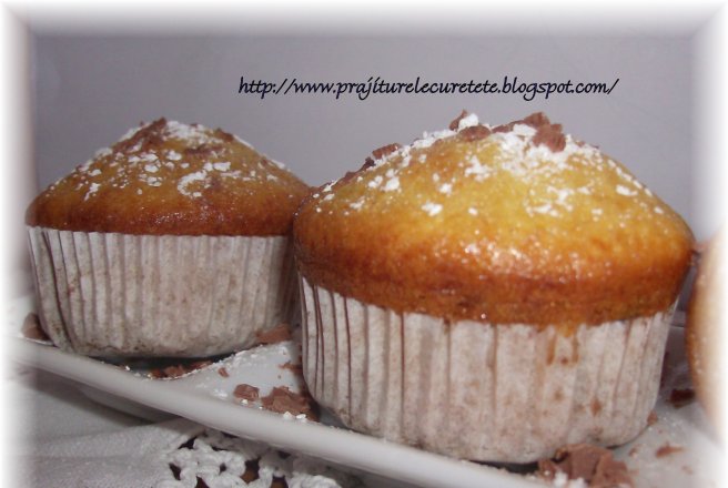 Muffins cu bucati de ciocolata