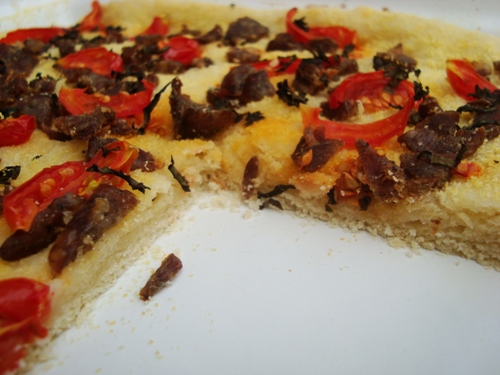 Focaccia cu carne si rosii cherry