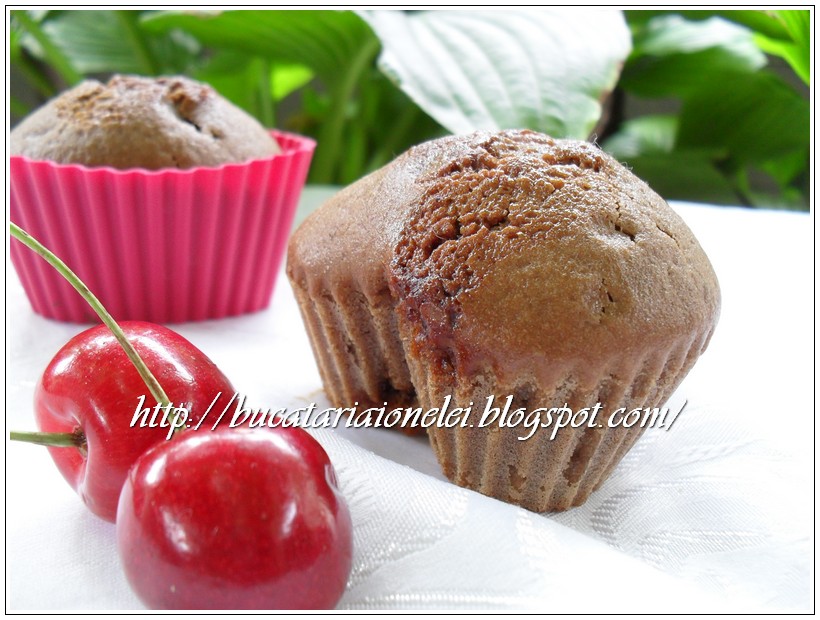 Muffins cu cacao si visine