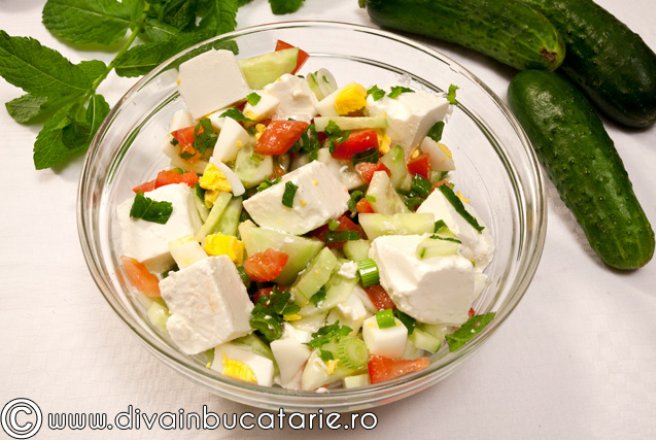 Salata de castraveti cu feta si menta