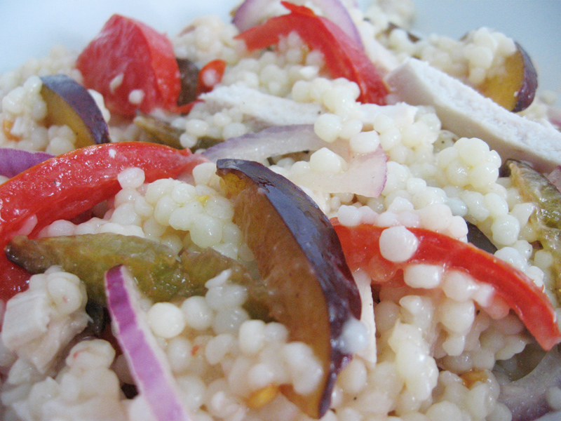 Salata de pui cu prune si cuscus