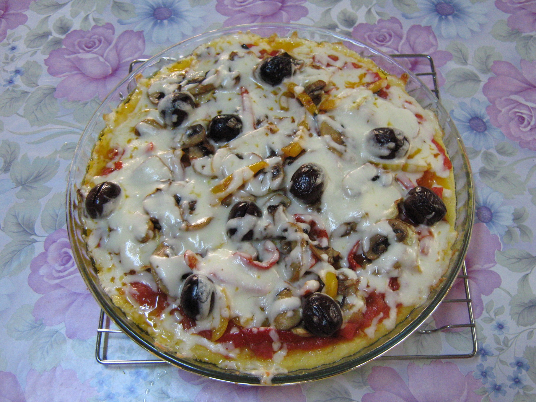 Pizza cu blat de mamaliga