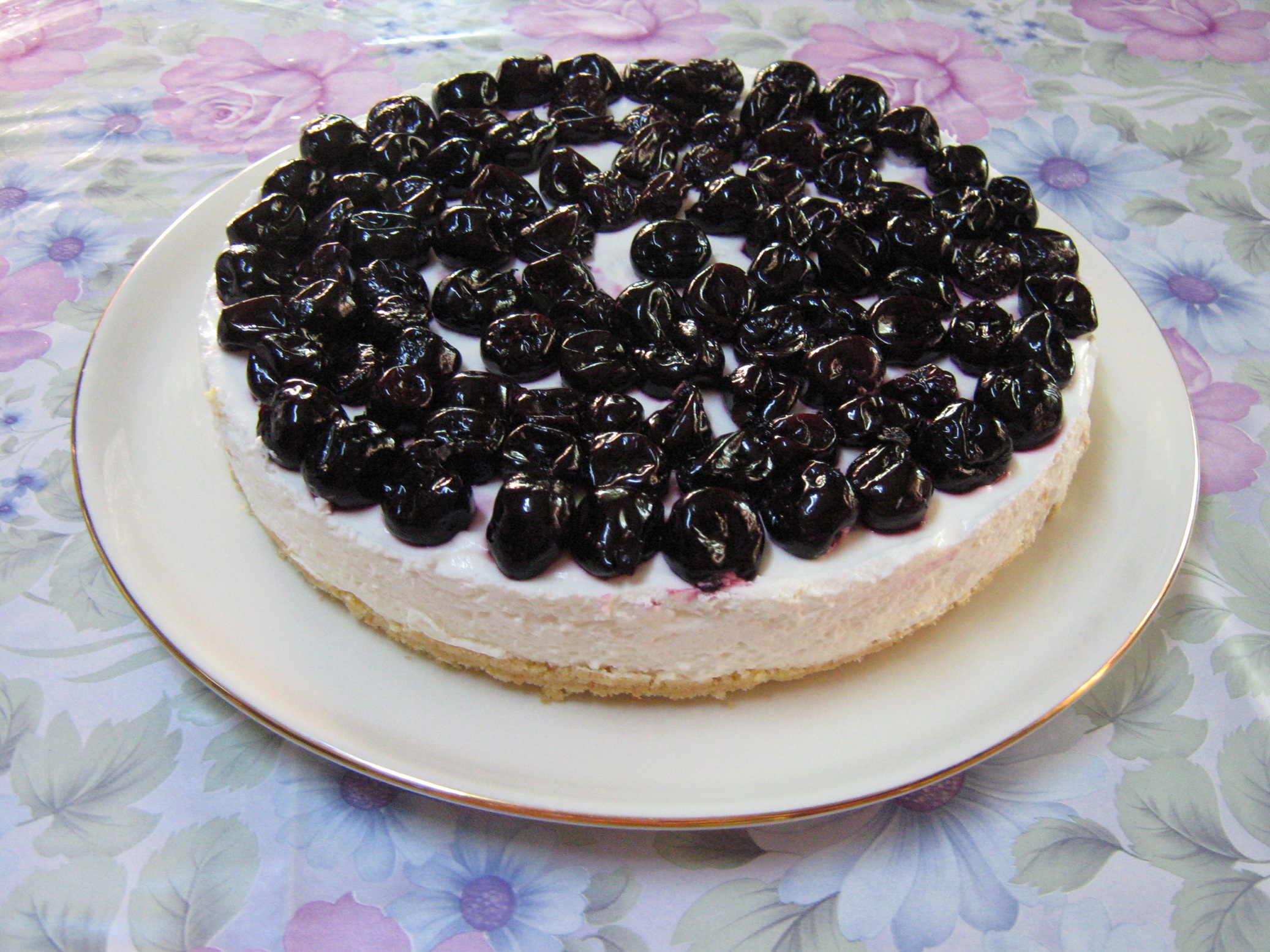 Cheesecake cu cirese negre