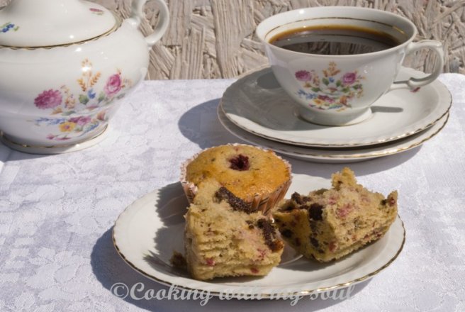 Cupcakes cu zmeura si ciocolata