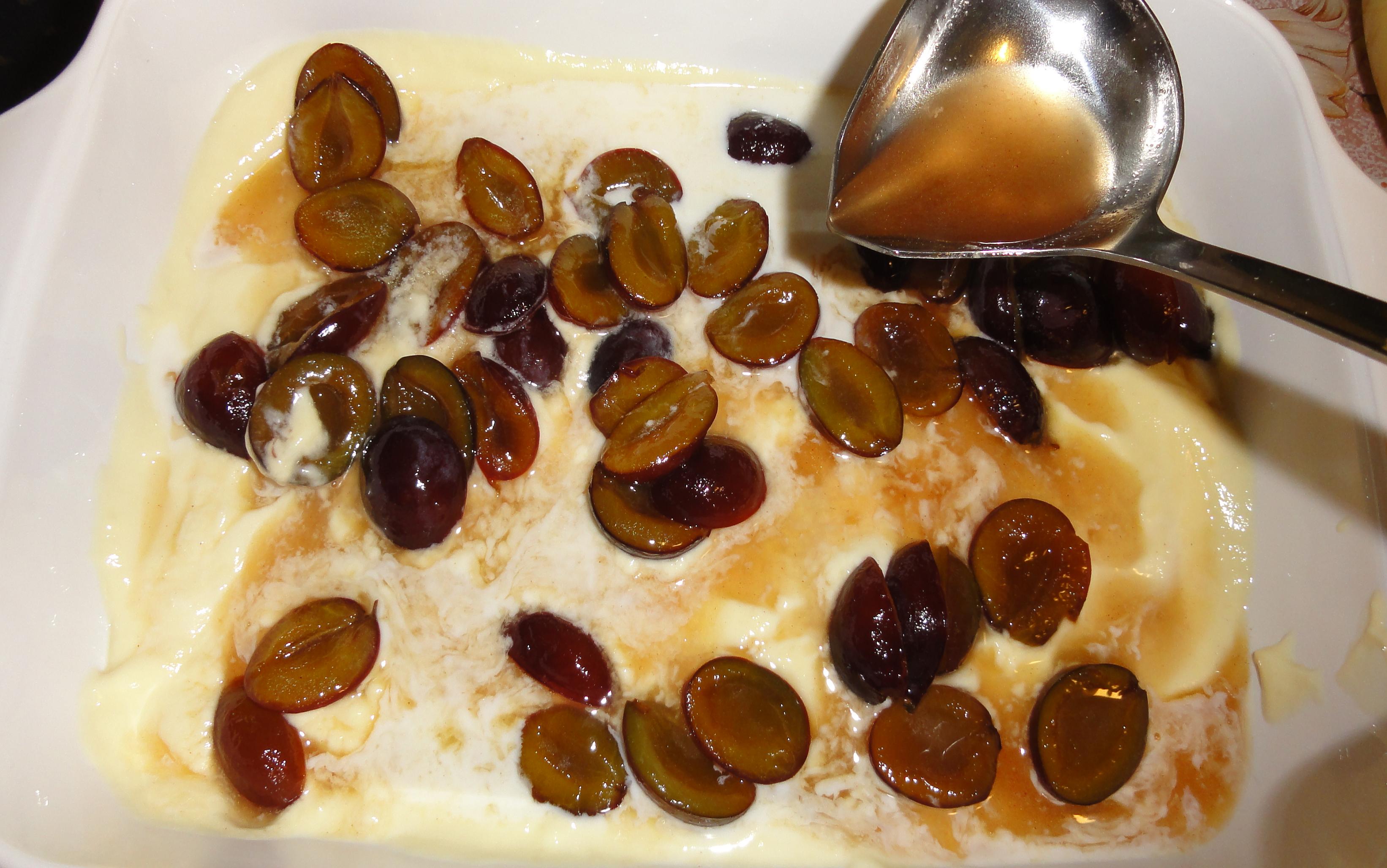 Lasagna dulce ,cu prune caramelizate si scortisoara (Süsse Zwetschgen-Lasagne)