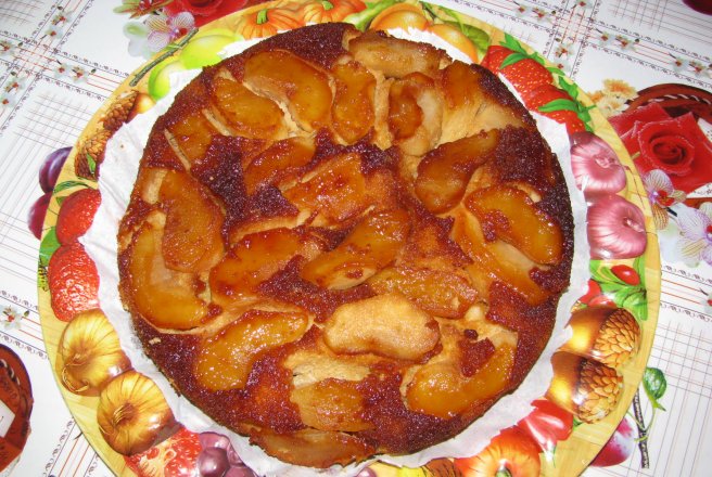 Tarta de fructe in caramel