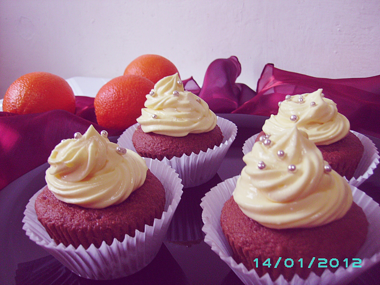 Red velvet cupcakes cu cremă de portocale