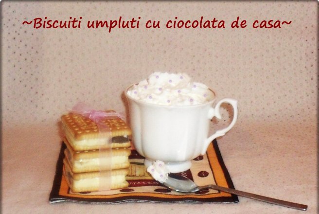 Biscuiti umpluti cu ciocolata de casa