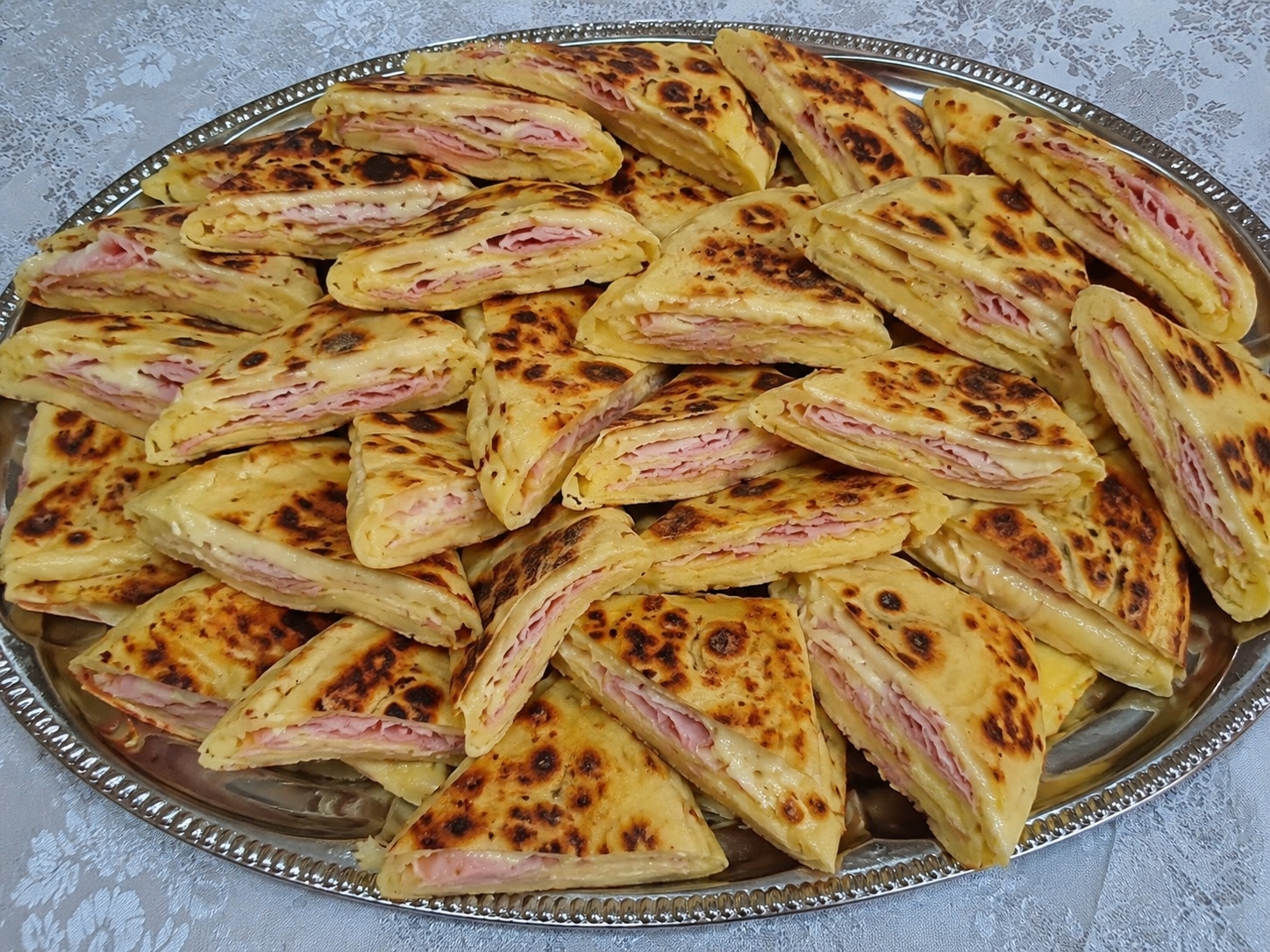 Clatite aperitiv - cu sunca si cascaval