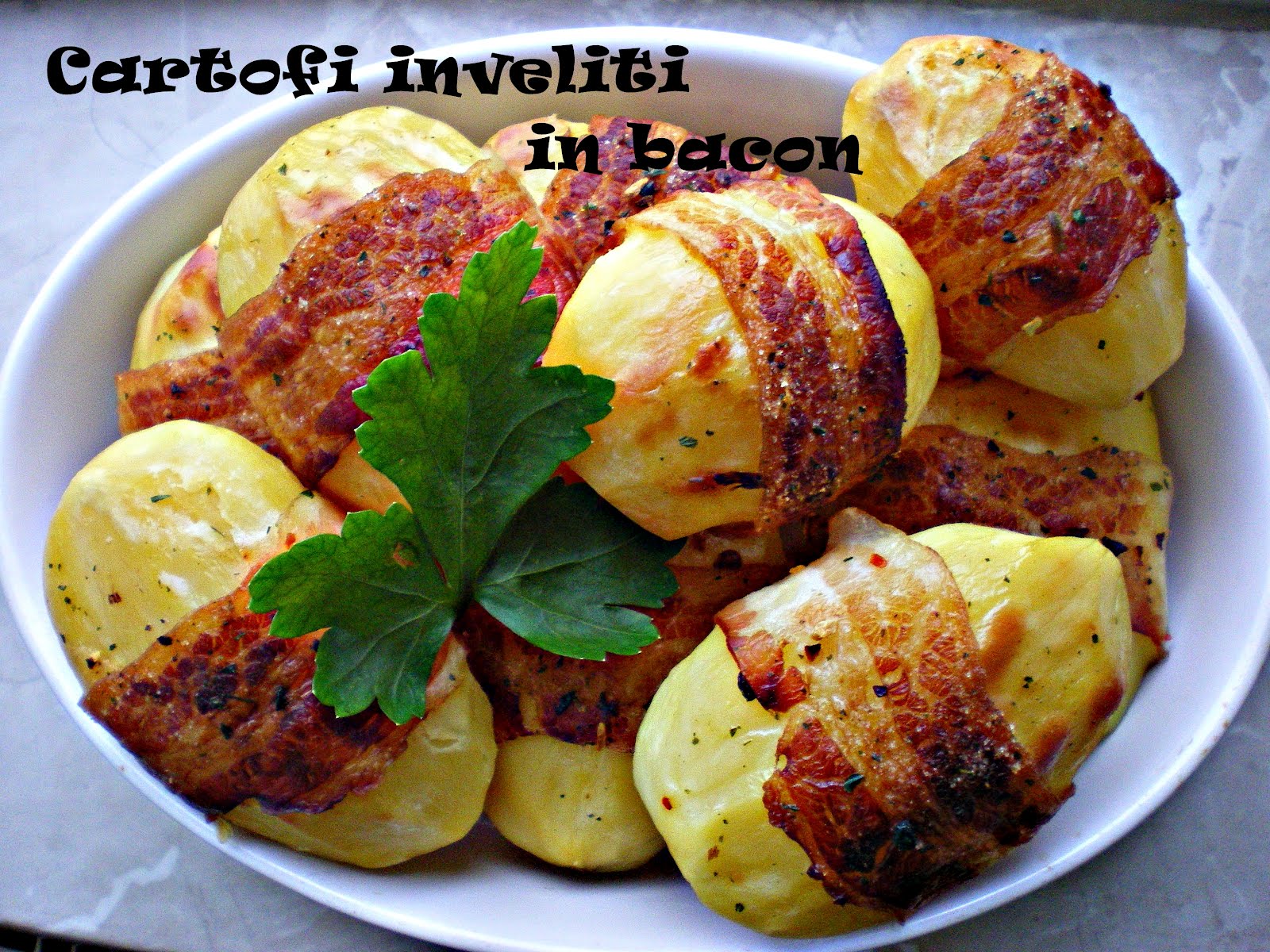 Cartofi inveliti in bacon