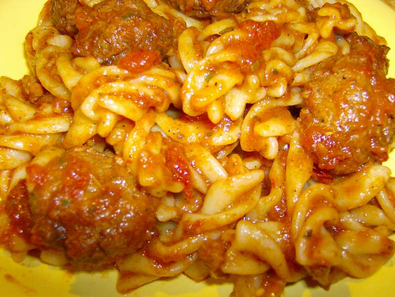 Fusilli cu bilute de carne tocata