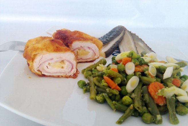 Cordon bleu cu legume sotate