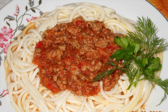 Spaghete cu sos Bolognese