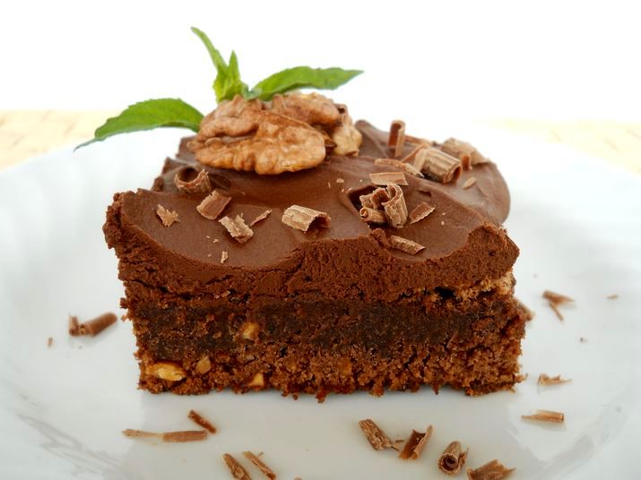 Brownie Chocolate Cake