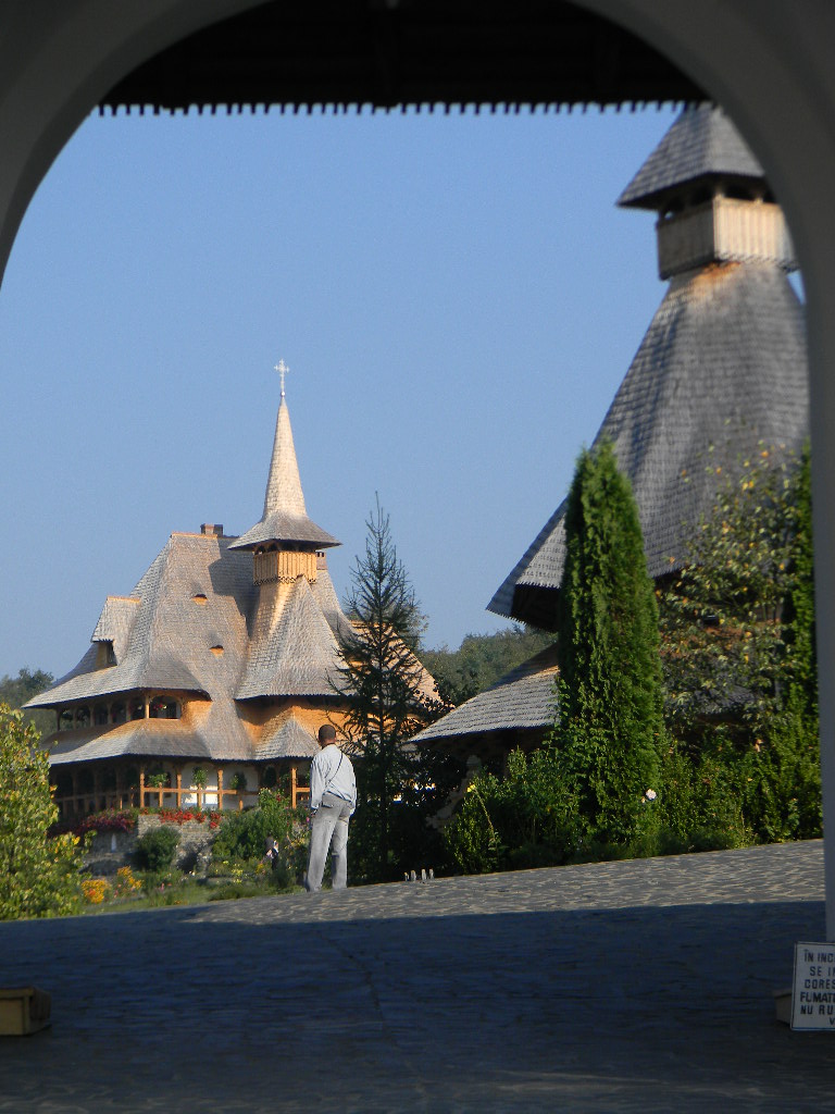 Maramures plai cu flori  - Manastirea Barsana