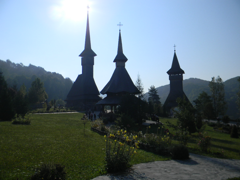 Maramures plai cu flori  - Manastirea Barsana