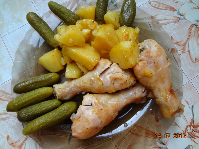 Ciocanele picante cu cartofi la cuptor