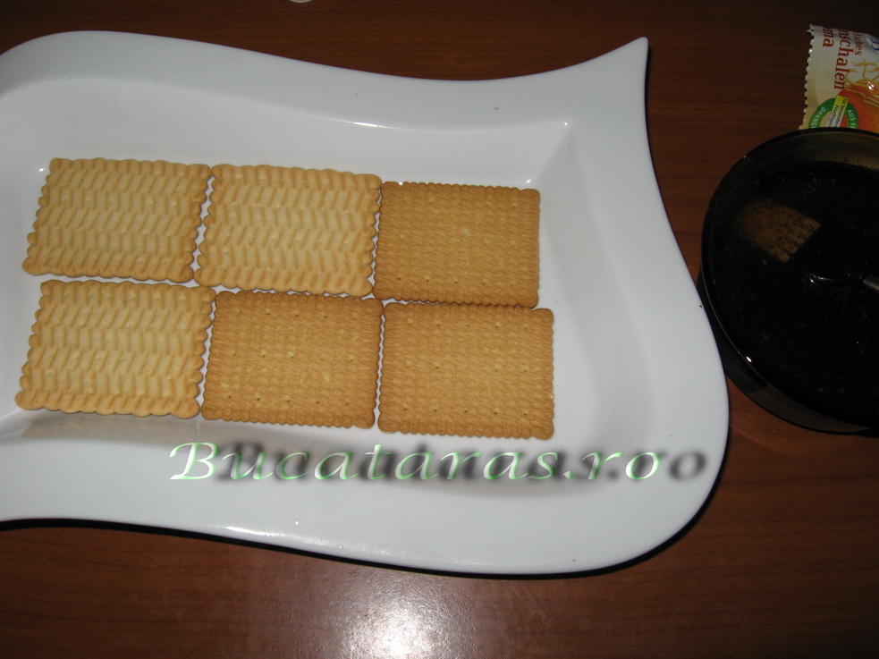 Tort de biscuiti