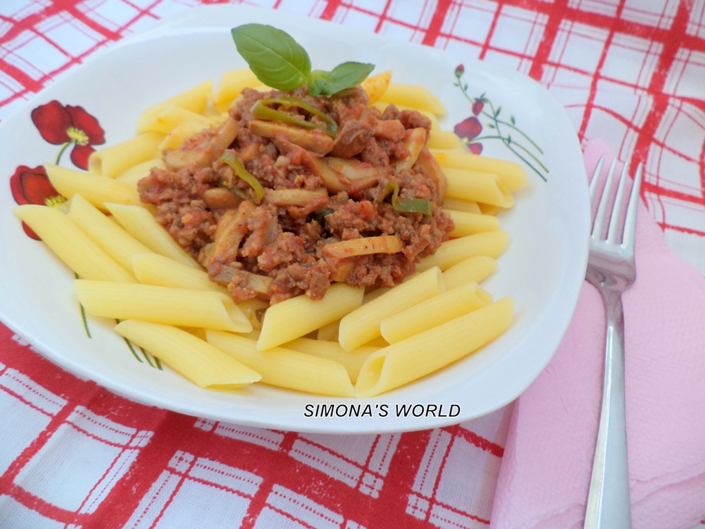 Penne cu carne tocata si ciuperci