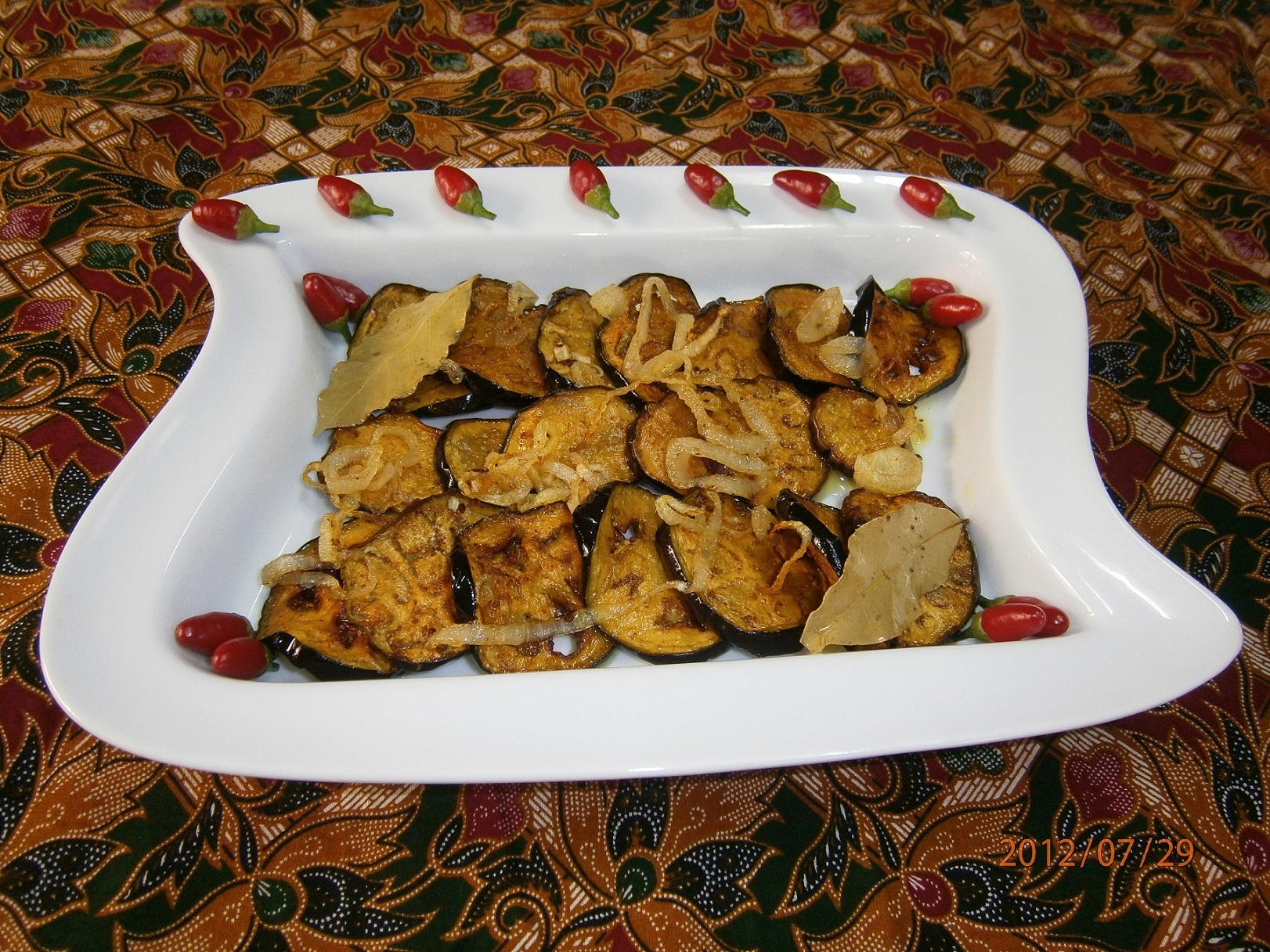 Fried brinjal-Vinete calite (reteta sri lankeza)