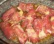 Rulouri de carne cu sos de cascaval si bere neagra-4