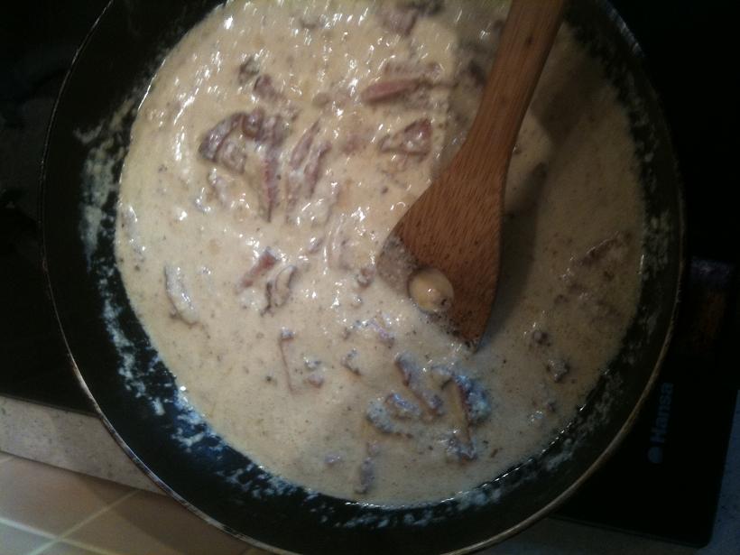 Spaghetti Carbonara cu smantana